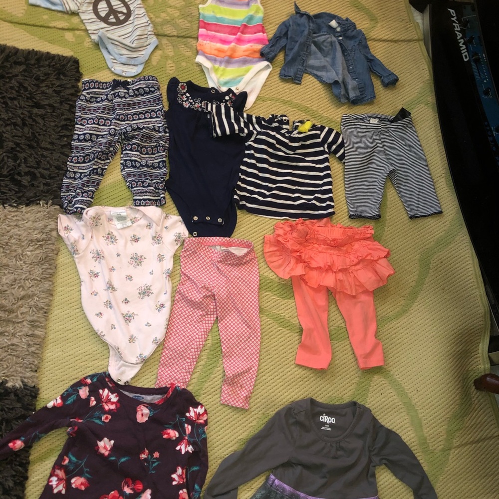 Miscellaneous baby girl clothes .